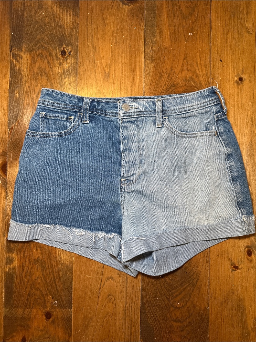 Hollister Two Tone Ultra High Rise Mom Shorts
